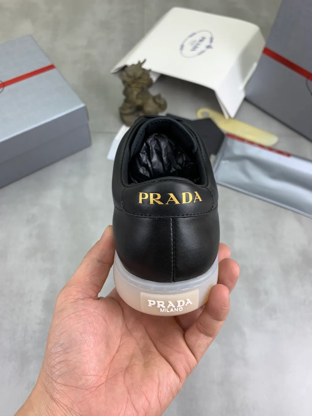 Men's shoes 💰P540💰【New model】The hot model is on the official website, 🆘 The trendy brand (Prada) mainly promotes the hot model, the avant-garde and versatile fashion men's shoes are privately modeled, the cowhide surface is spliced 1:1.. The fashion is simple, the original imported cowhide lining and the cowhide feet; the atmosphere and personality are more fashionable, eye-catching and pursuing class. It will subvert the old idea and be a must-have for fashion trendsetters with you! Must keep it for yourself! Tall and comfortable, large and low, high-end quality workmanship. Size: 38-45; 3️⃣colors available.